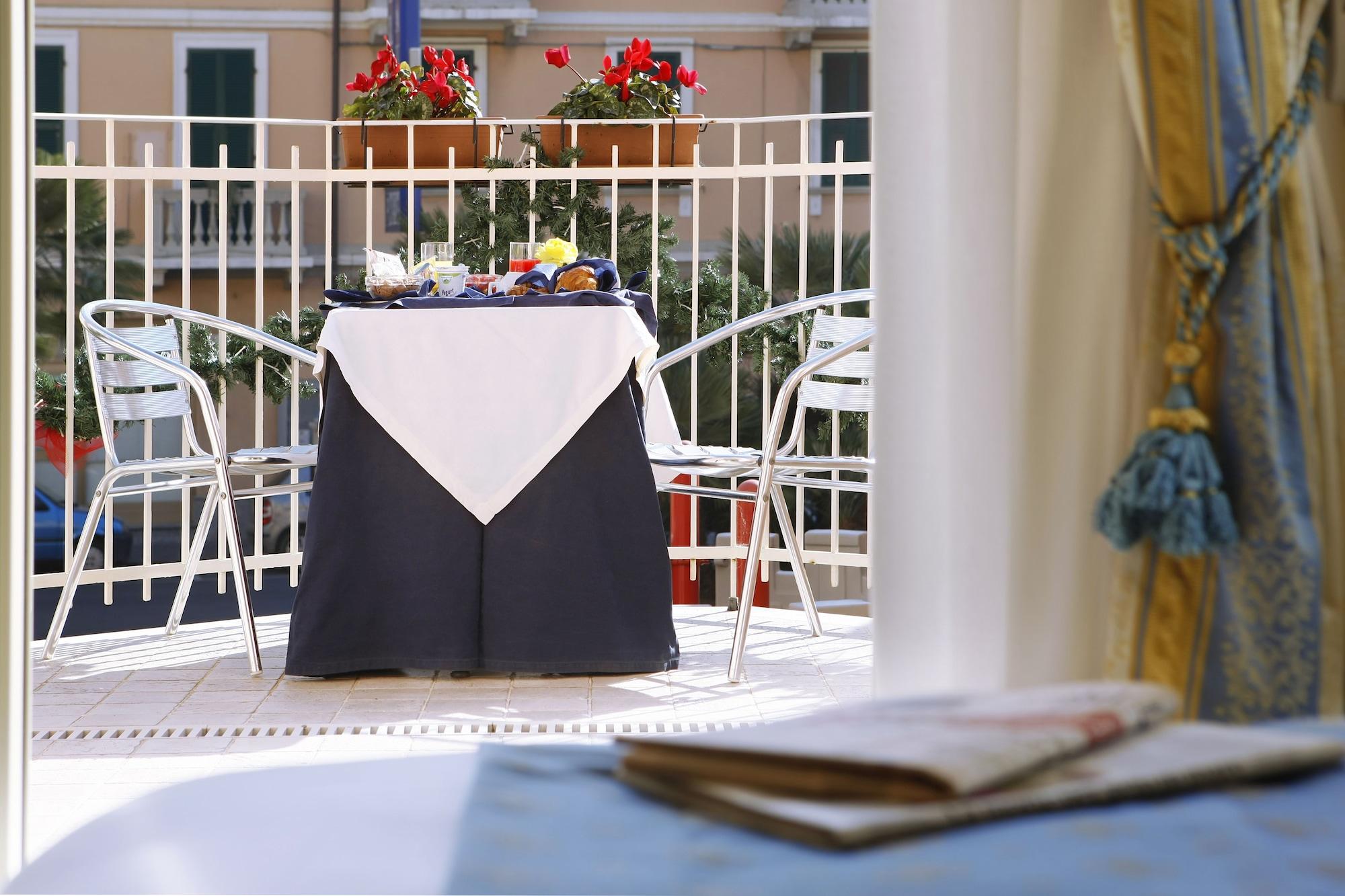 Hotel Ristorante Toscana Alassio Exterior photo